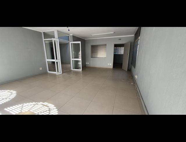 400M² WAREHOUSE RENTED IN EASTLEIGH